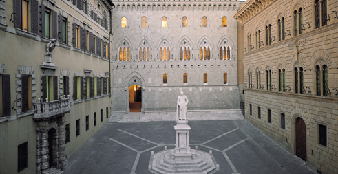 Monte dei Paschi di Siena - внутренний двор банка Монте дей паски ди Сиена